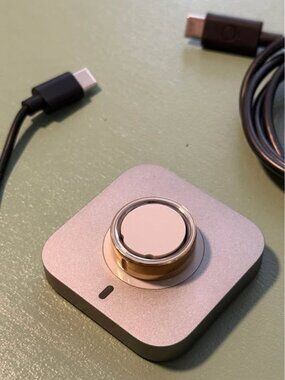 Gold Oura Ring Gen 4 Size 8 with Charger